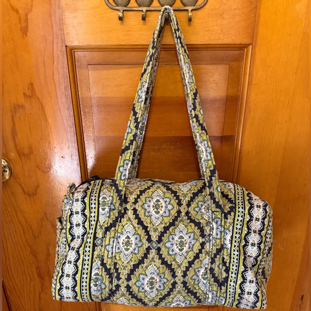 Vera Bradley Medium Duffle Bag in CAMBRIDGE Pattern